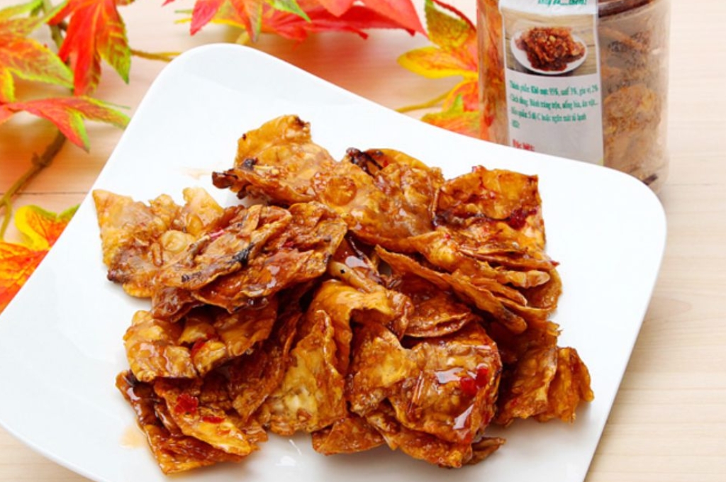Mực rim me là món ăn vặt được nhiều người lựa chọn khi muốn tìm một đặc sản dễ thưởng thức và tiện mang về từ Đà Nẵng