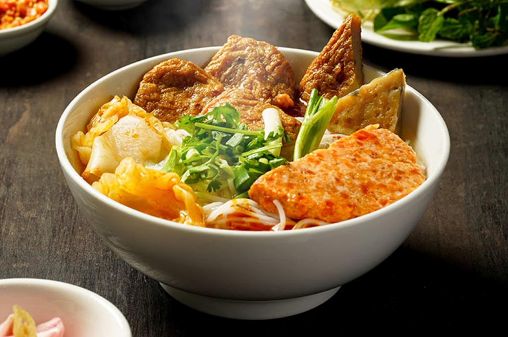 Bún chả cá là món ăn sáng hoặc ăn đêm phổ biến của người dân Đà Nẵng