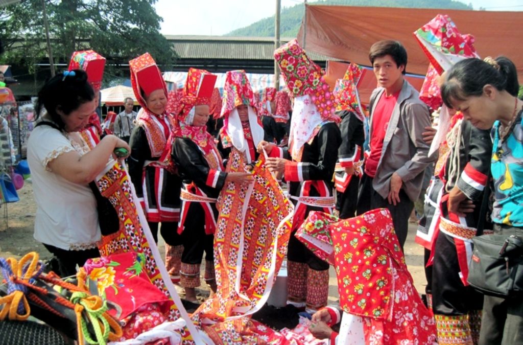 chợ đồng văn