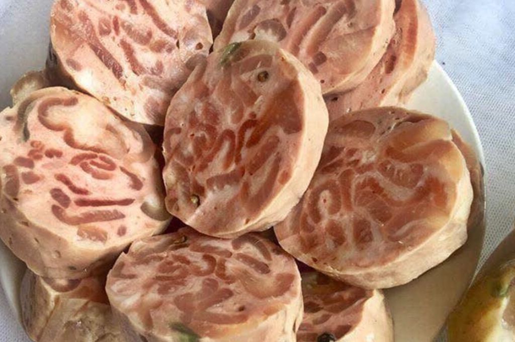 Chả da heo là một biến tấu của món chả lụa truyền thống. (Ảnh: Sưu tầm)