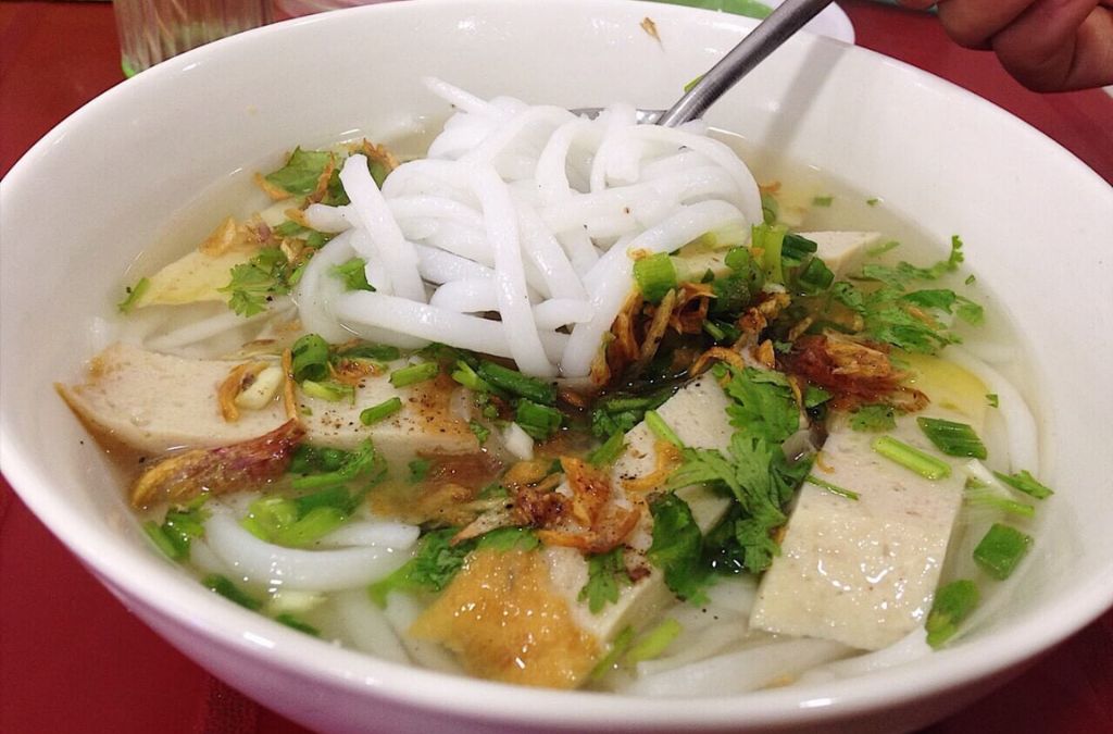 Bánh canh chả cá Phan Thiết với sợi bột gạo