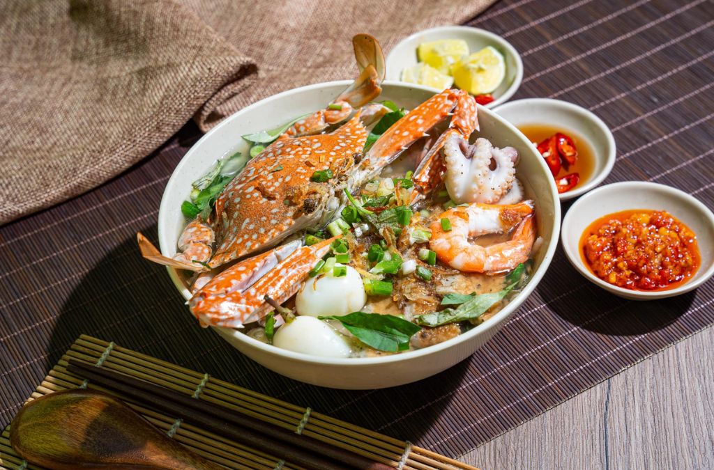 Bánh canh ghẹ Phan Thiết với ghẹ và hải sản