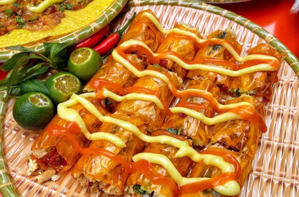 Bánh tráng cuốn dẻo Phan Thiết phủ sốt
