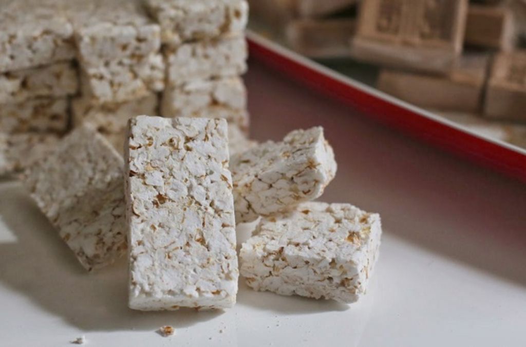Bánh cốm sữa Phan Thiết cắt miếng vuông