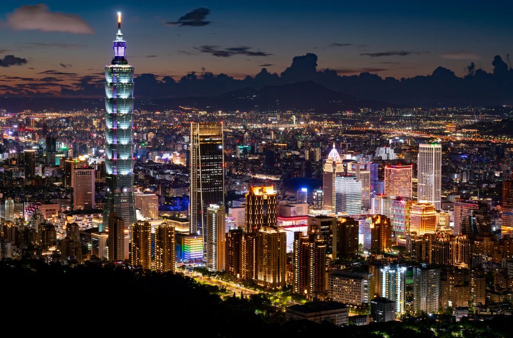 Toàn cảnh Đài Bắc với tháp Taipei 101 về đêm