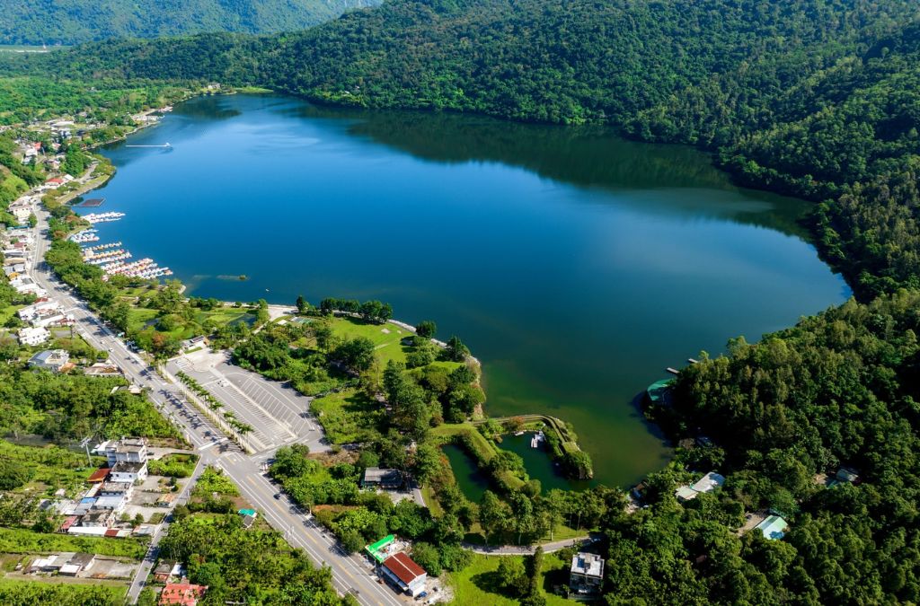 Hồ Lý Ngư giữa núi xanh tại Hoa Liên