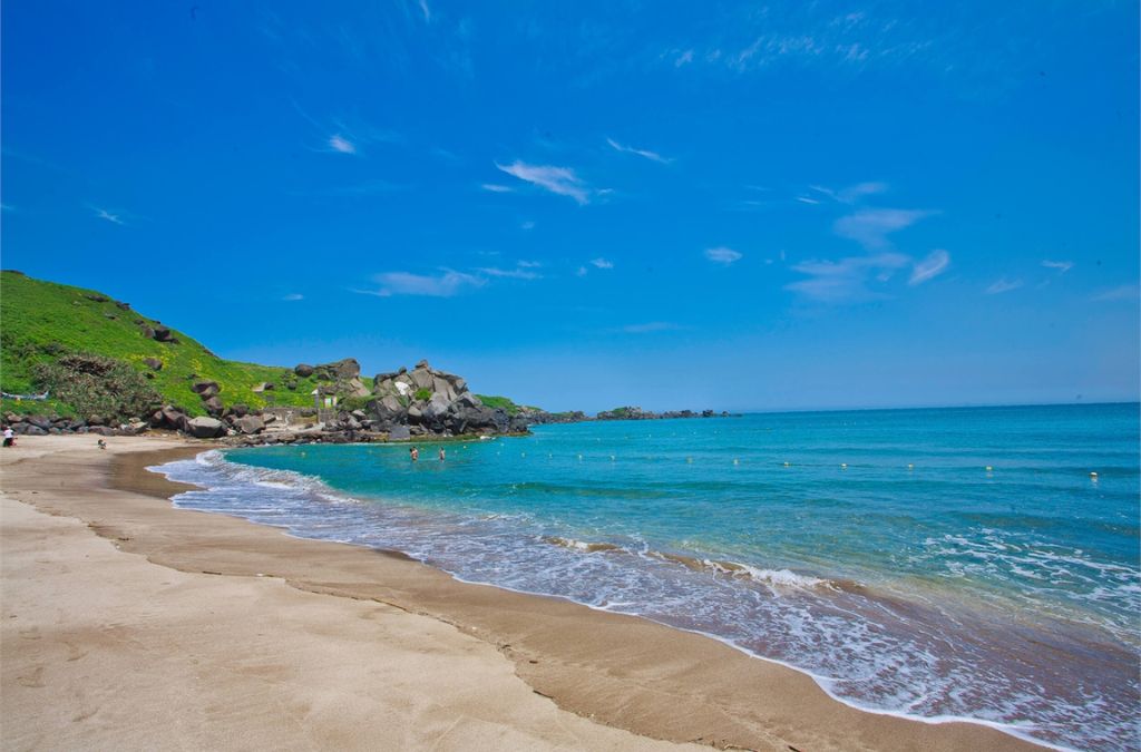 Bãi biển Bạch Sa với cát sáng và nước biển xanh tại Kenting