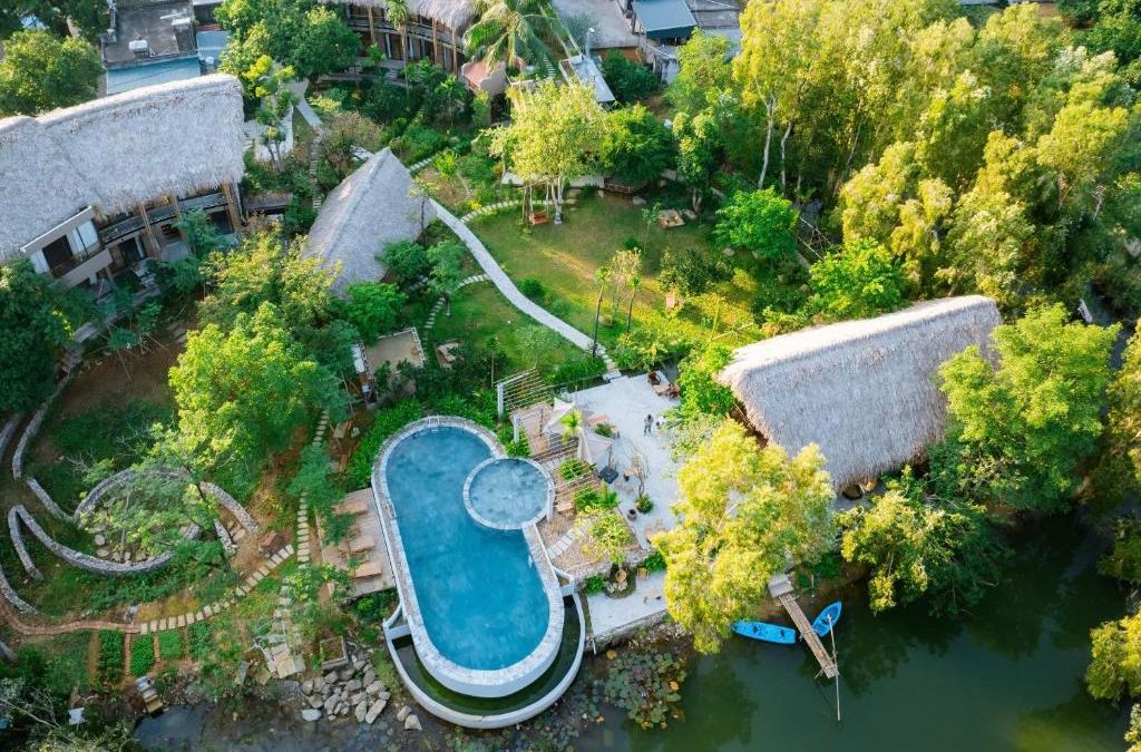 Khu homestay có hồ bơi và sân vườn tại Ninh Bình