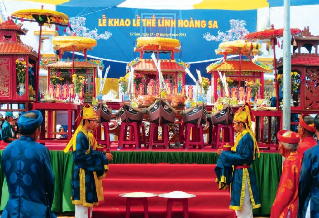 Nghi thức lễ khao lề thế lính Hoàng Sa