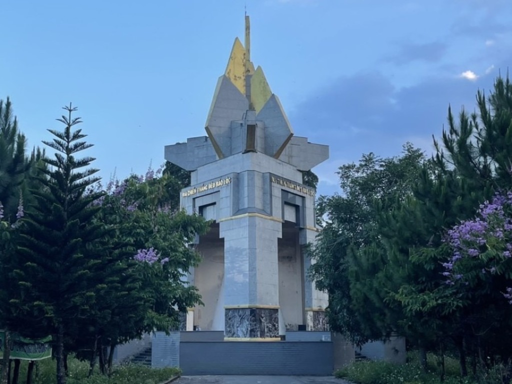 Tượng đài kỷ niệm chiến thắng Bảo Lộc - B'Lao