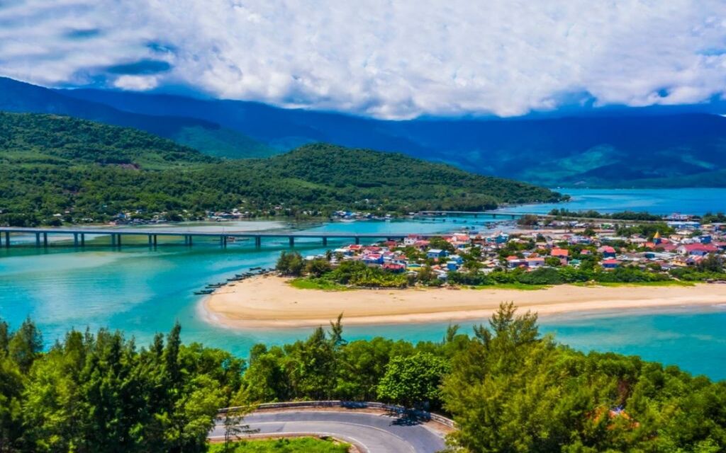 Toàn cảnh Vịnh Lăng Cô