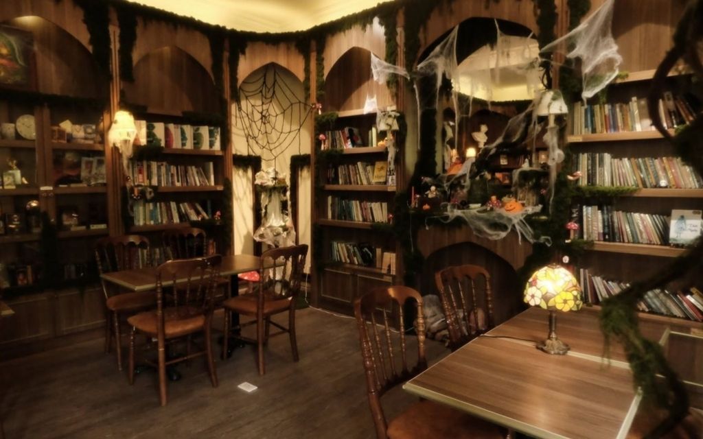 Bibli Library Café 