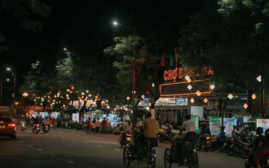 chợ Đông Ba về chiều tối