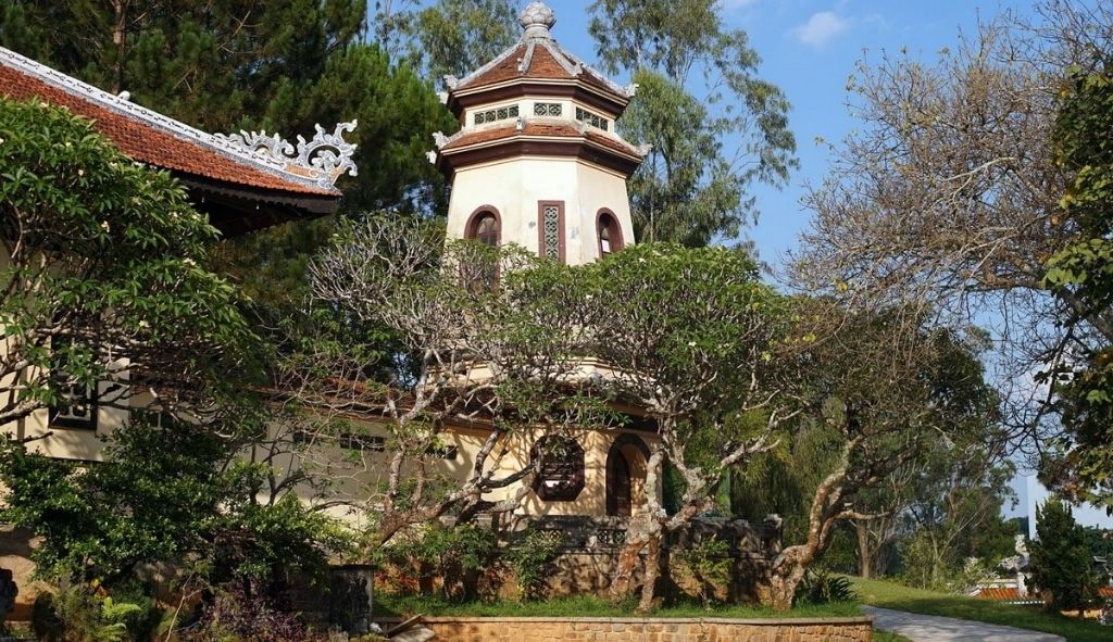 Chùa Linh Sơn với kiến trúc Phật giáo truyền thống tại Đà Lạt