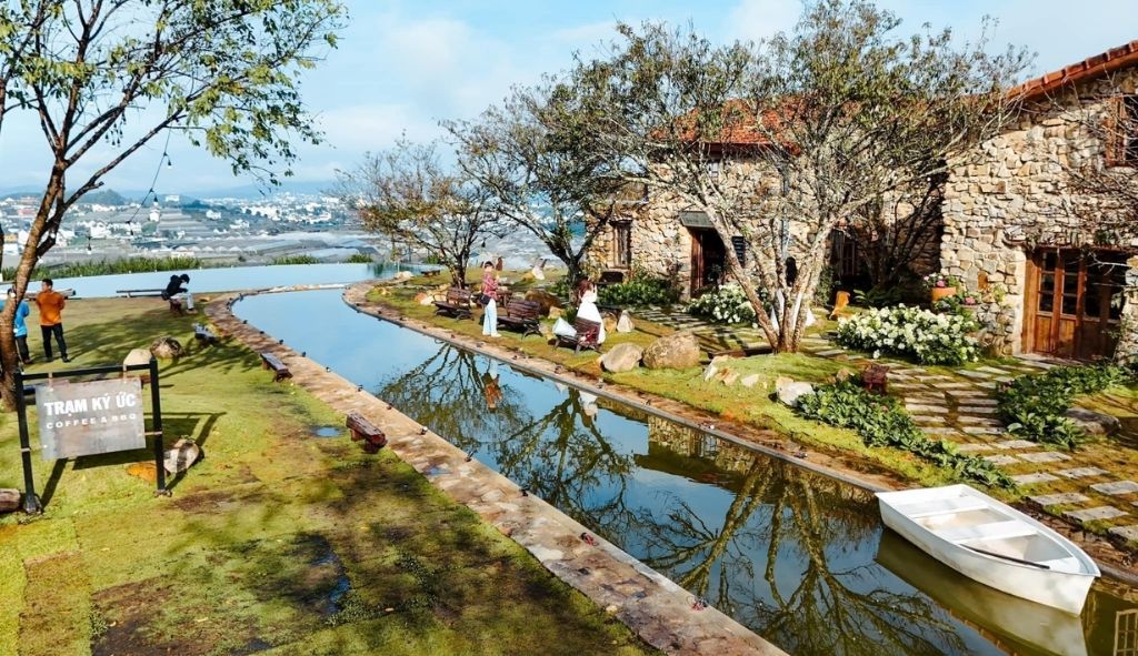 Trạm Ký Ức với không gian vintage và góc chụp ảnh độc đáo tại Đà Lạt