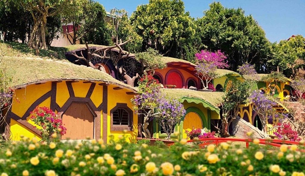 Fairytale Land gây ấn tượng du khách khi tái hiện làng người lùn Hobbit với kiến trúc độc đáo