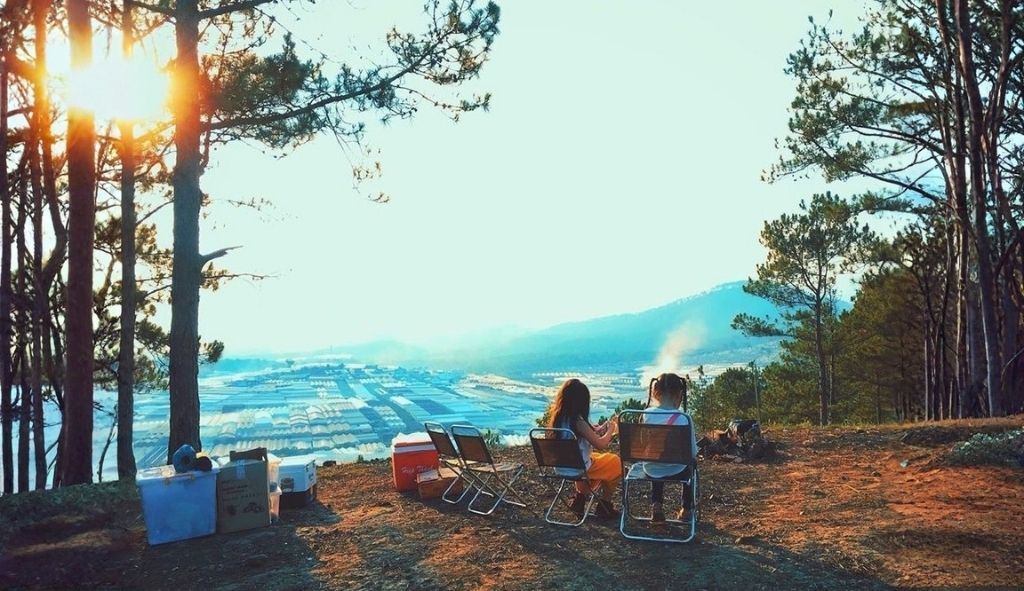 Khung cảnh thiên nhiên và biển mây nhìn từ Đỉnh Hòn Bồ tại Đà Lạt