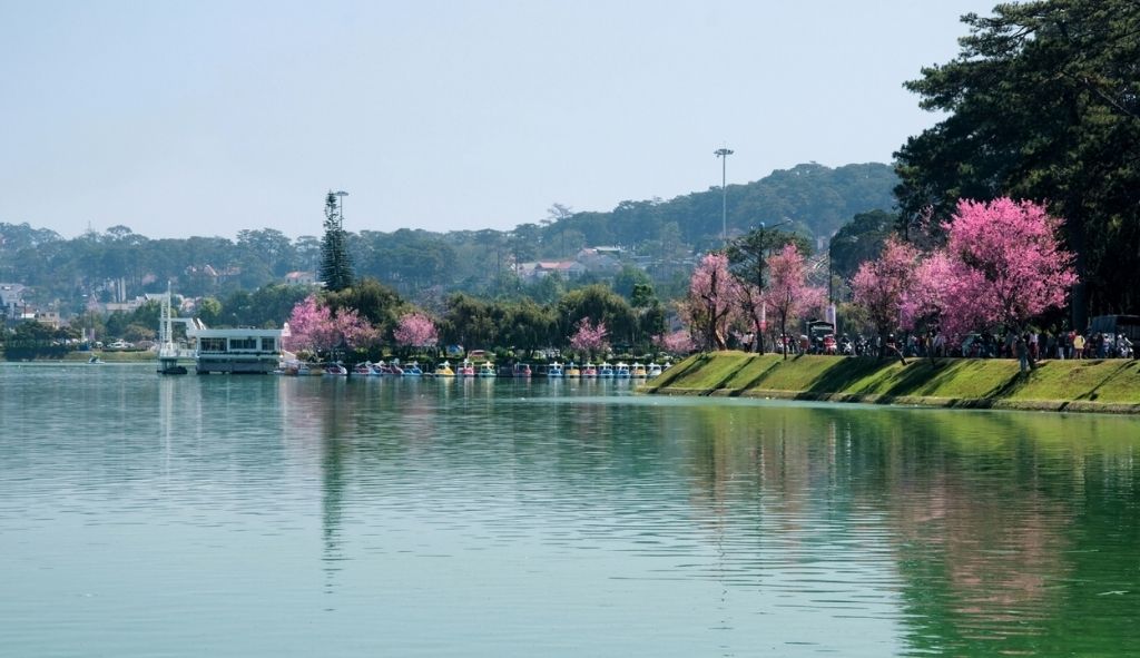 Hồ Xuân Hương là điểm đến biểu tượng giữa lòng thành phố Đà Lạt
