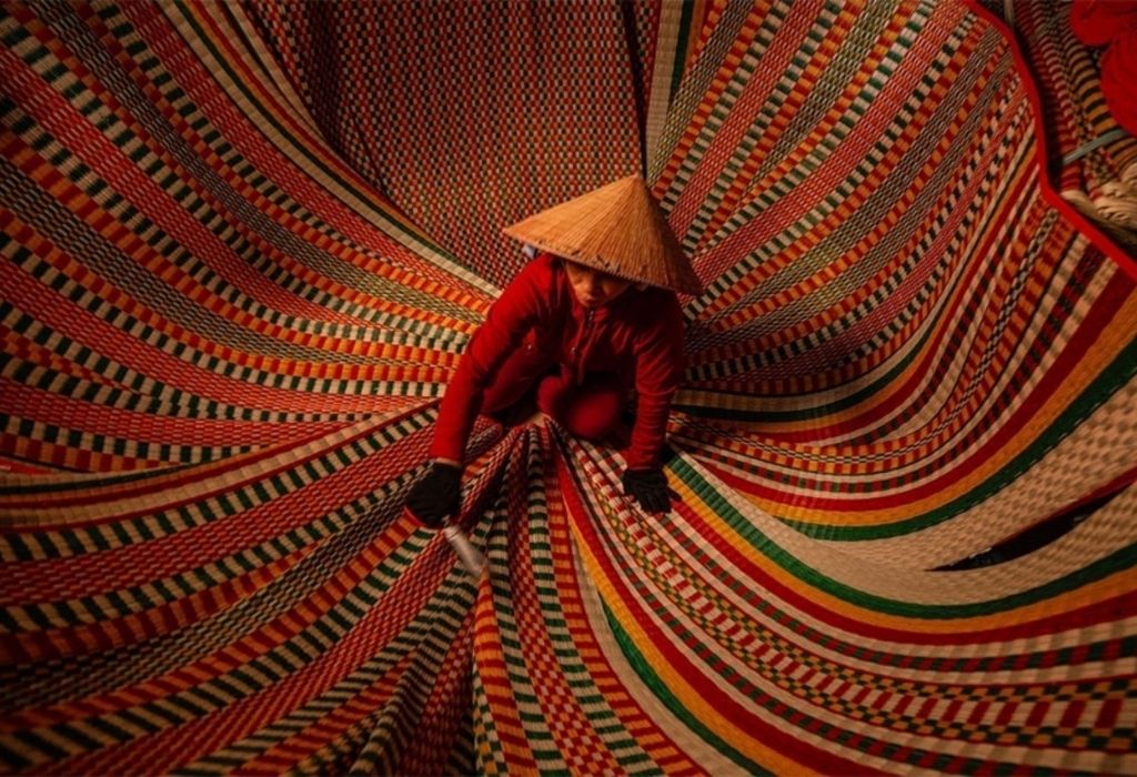 Làng chiếu Cẩm Nê