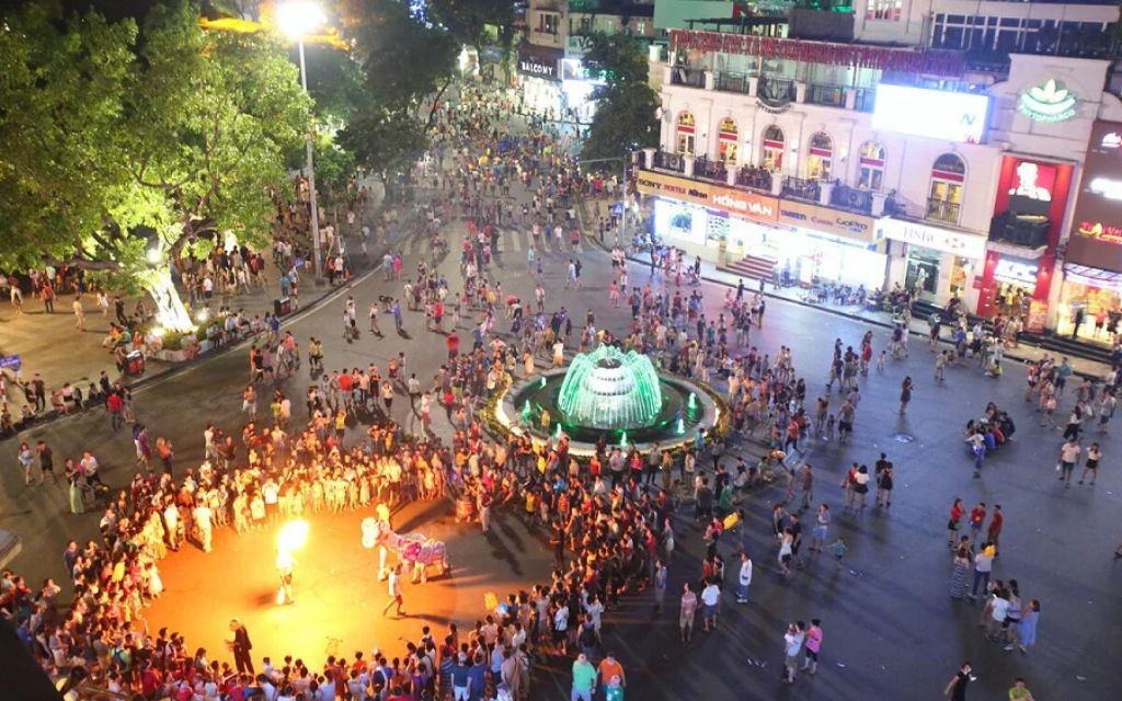 Phố đi bộ Hồ Gươm 