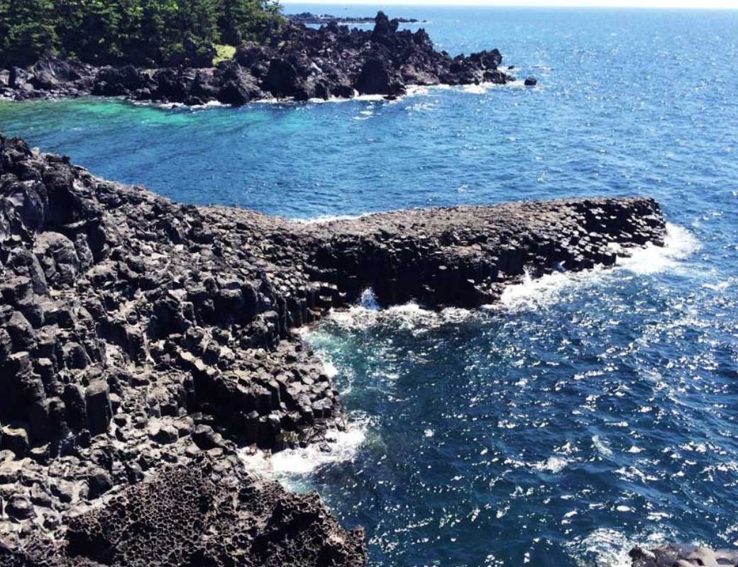 Cột đá bazan hình lục giác tại Jusangjeolli