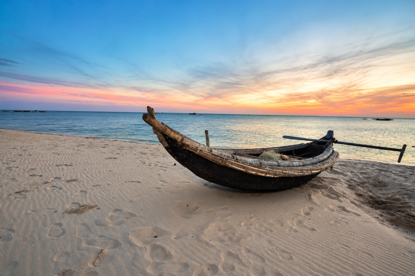 Khung cảnh biển Thuận An ở Huế vào lúc hoàng hôn