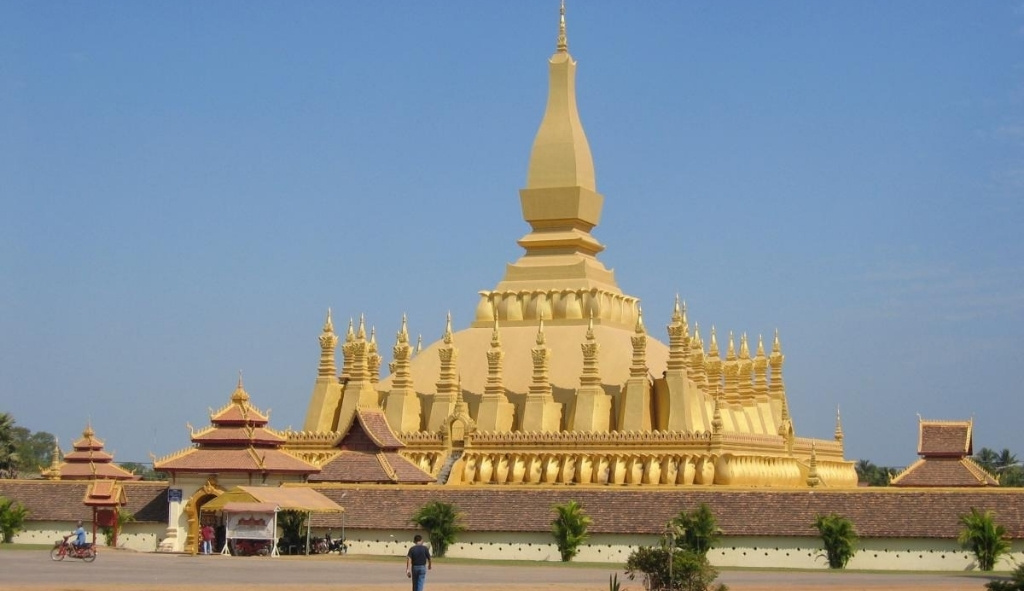 Tháp Thạt Luổng với kiến trúc dát vàng nổi bật tại Viêng Chăn
