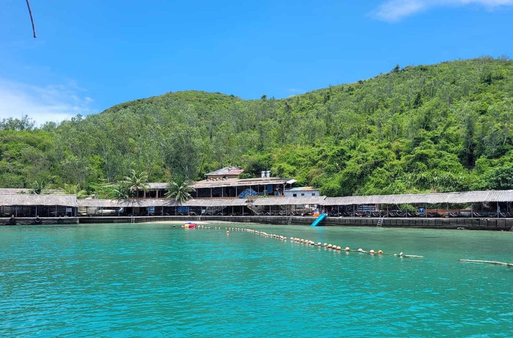 Khu du lịch Con Sẻ Tre bên vịnh Nha Trang