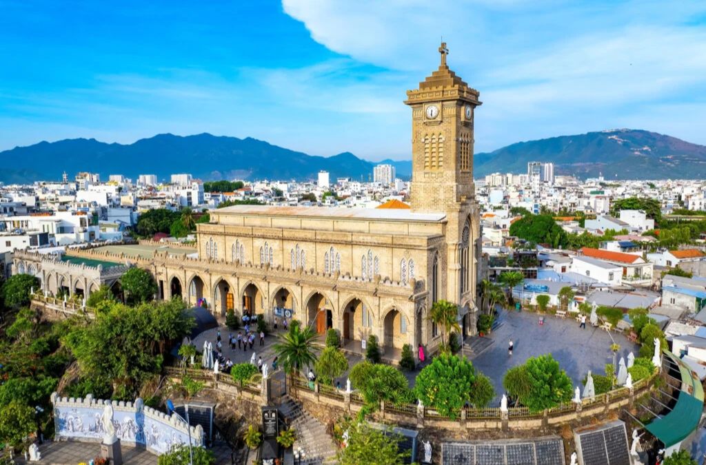 Toàn cảnh Nhà thờ Đá Nha Trang