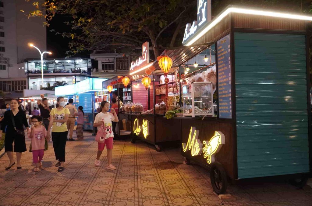 Các gian hàng tại Chợ đêm Nha Trang
