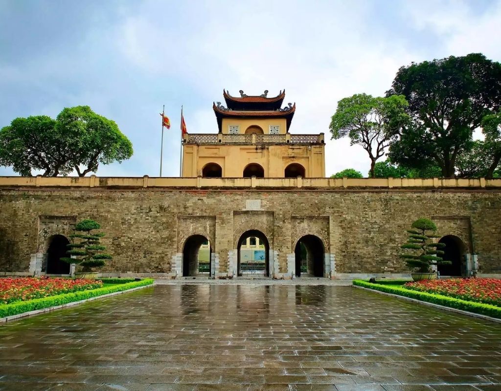 Hoàng thành Thăng Long với cổng Đoan Môn cổ kính giữa lòng Hà Nội.