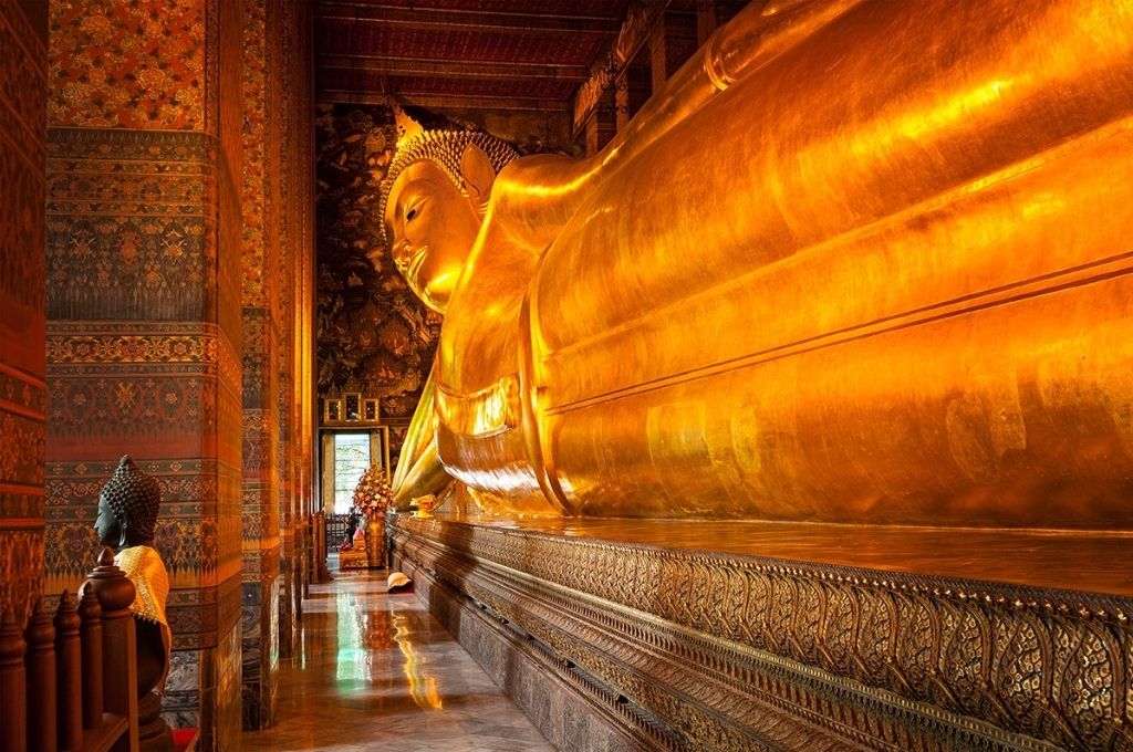 Đền Wat Pho sở hữu bức tượng Phật nhập niết bàn khổng lồ dài 46m