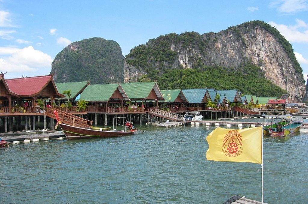 Làng Chài Koh Panyee phát triển thành một quần thể nhà sàn trên cọc gỗ quy mô lớn