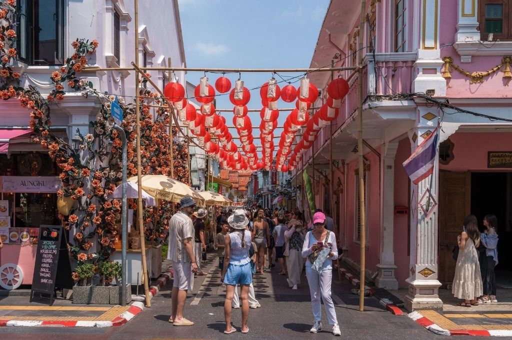Những tòa nhà mang phong cách kiến trúc Sino-Portuguese độc đáo, rực rỡ sắc màu pastel tại Phố Cổ Phuket
