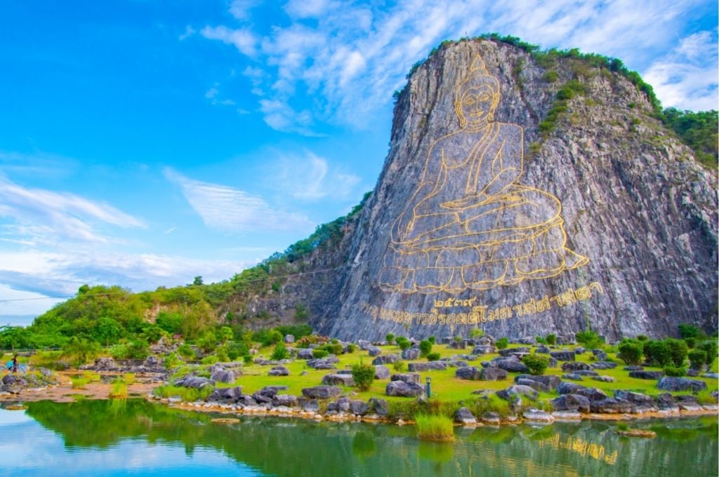 Trân Bảo Phật Sơn Khao Chee Chan là một kỳ quan kiến trúc tôn giáo hùng vĩ