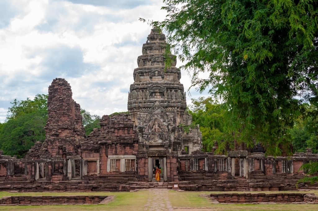 Di tích đền tháp Phimai mang kiến trúc kiến trúc Khmer cổ trong công viên Phimai
