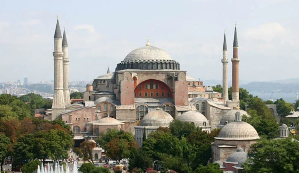 Vương cung thánh đường Hagia Sophia nổi tiếng tại Thổ Nhĩ Kỳ
