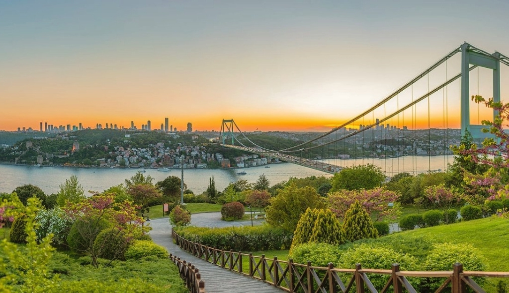 Toàn cảnh thành phố Istanbul nhìn từ đồi Camlica