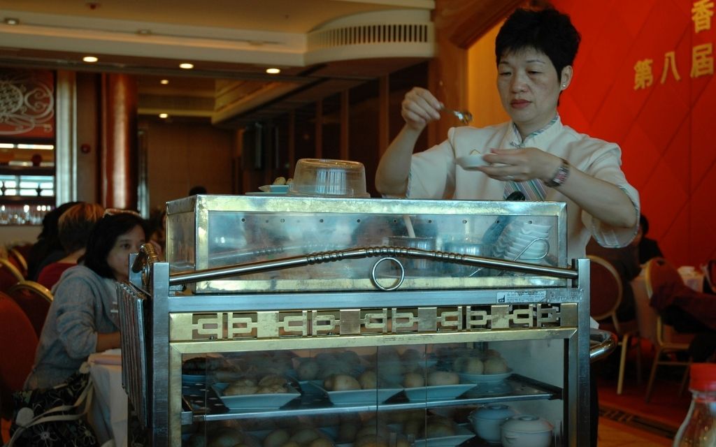 Maxim's Palace City Hall dimsum xe đẩy 