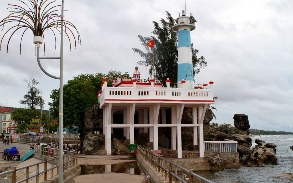  Giá vé và giờ tham quan Dinh Cậu 