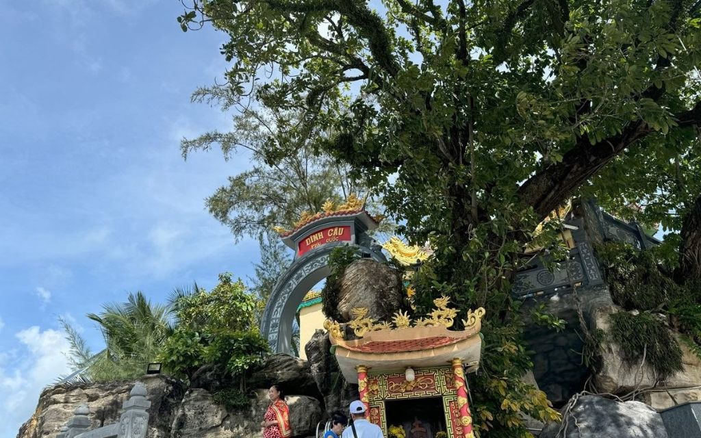 Lưu ý khi tham quan Dinh Cậu Phú Quốc 