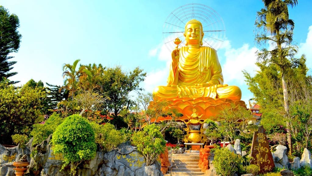 Tượng Phật tại Thiền viện Vạn Hạnh Đà Lạt