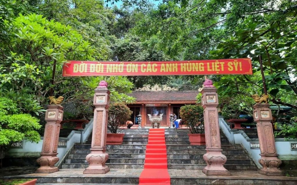 Di tích lịch sử Hang Tám Cô