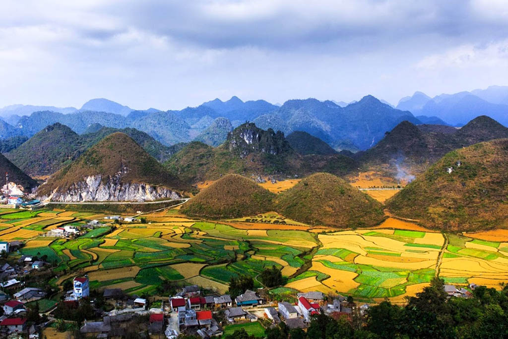 Đồng Văn có vẻ đẹp thiên nhiên hoang sơ và lưu trữ nhiều giá trị lịch sử