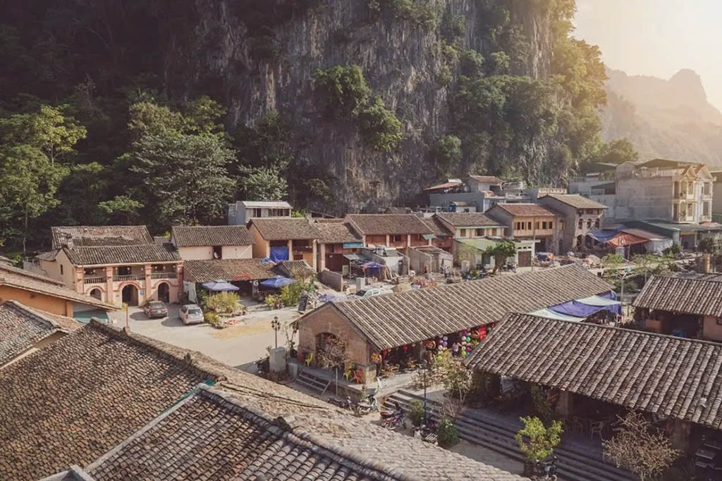Phố cổ Đồng Văn mang vẻ đẹp trầm mặc với những ngôi nhà cổ