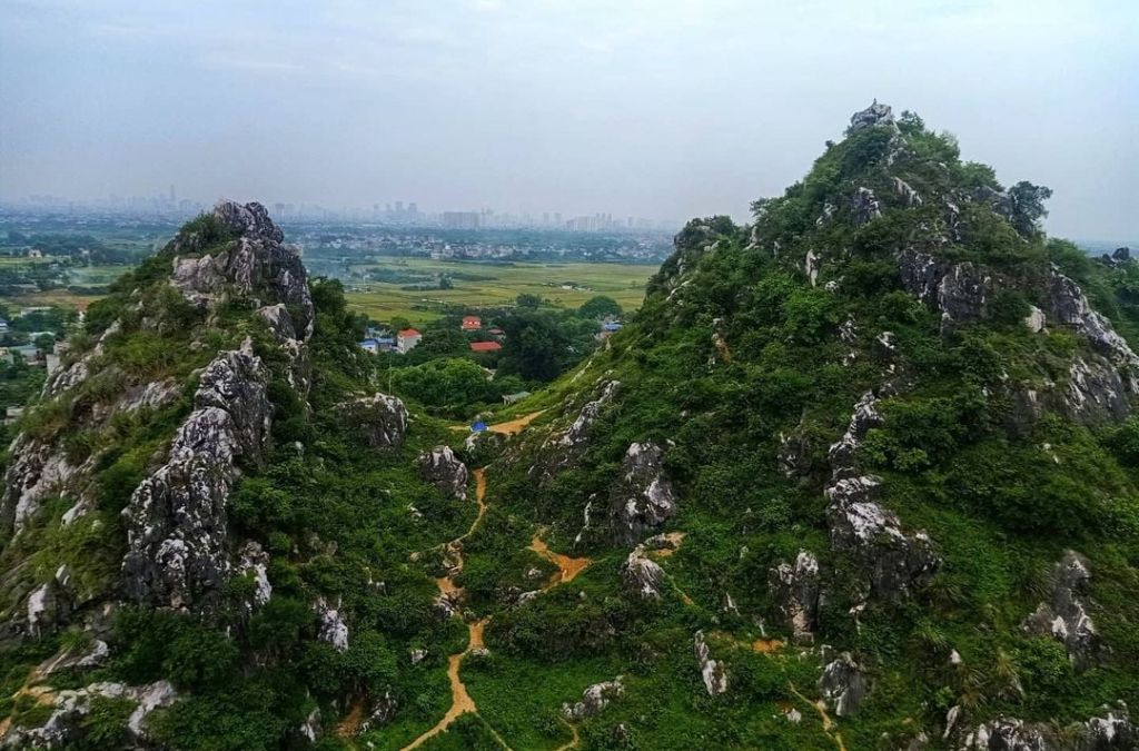 Núi Trầm với những dãy đá vôi gần Hà Nội