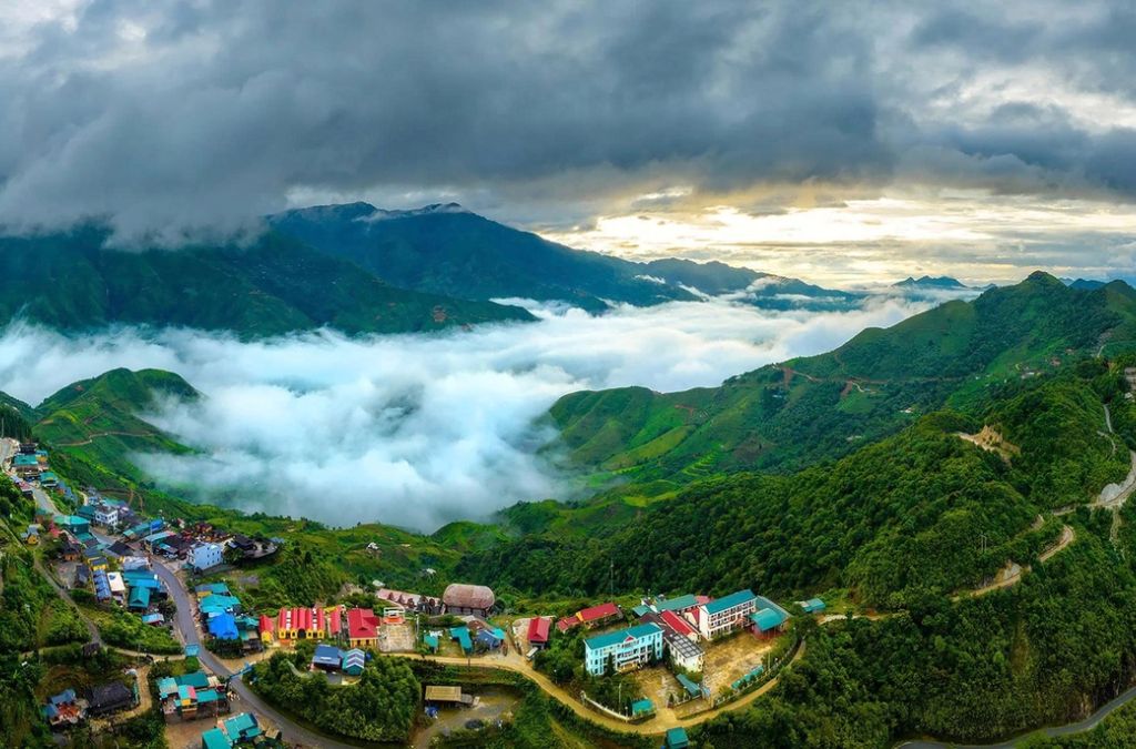 Biển mây trên sống lưng khủng long Tà Xùa