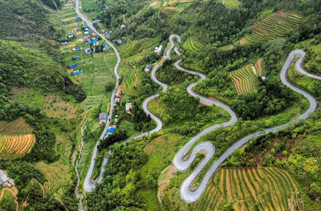 Đèo Mã Pí Lèng nhìn xuống sông Nho Quế