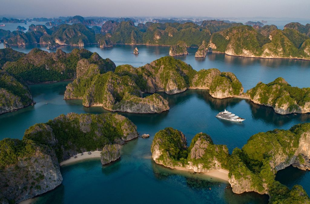Quần đảo đá vôi trên Vịnh Lan Hạ, Cát Bà