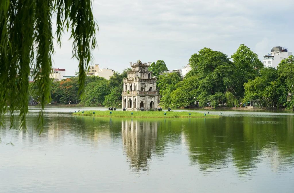 Tháp Rùa giữa Hồ Hoàn Kiếm Hà Nội